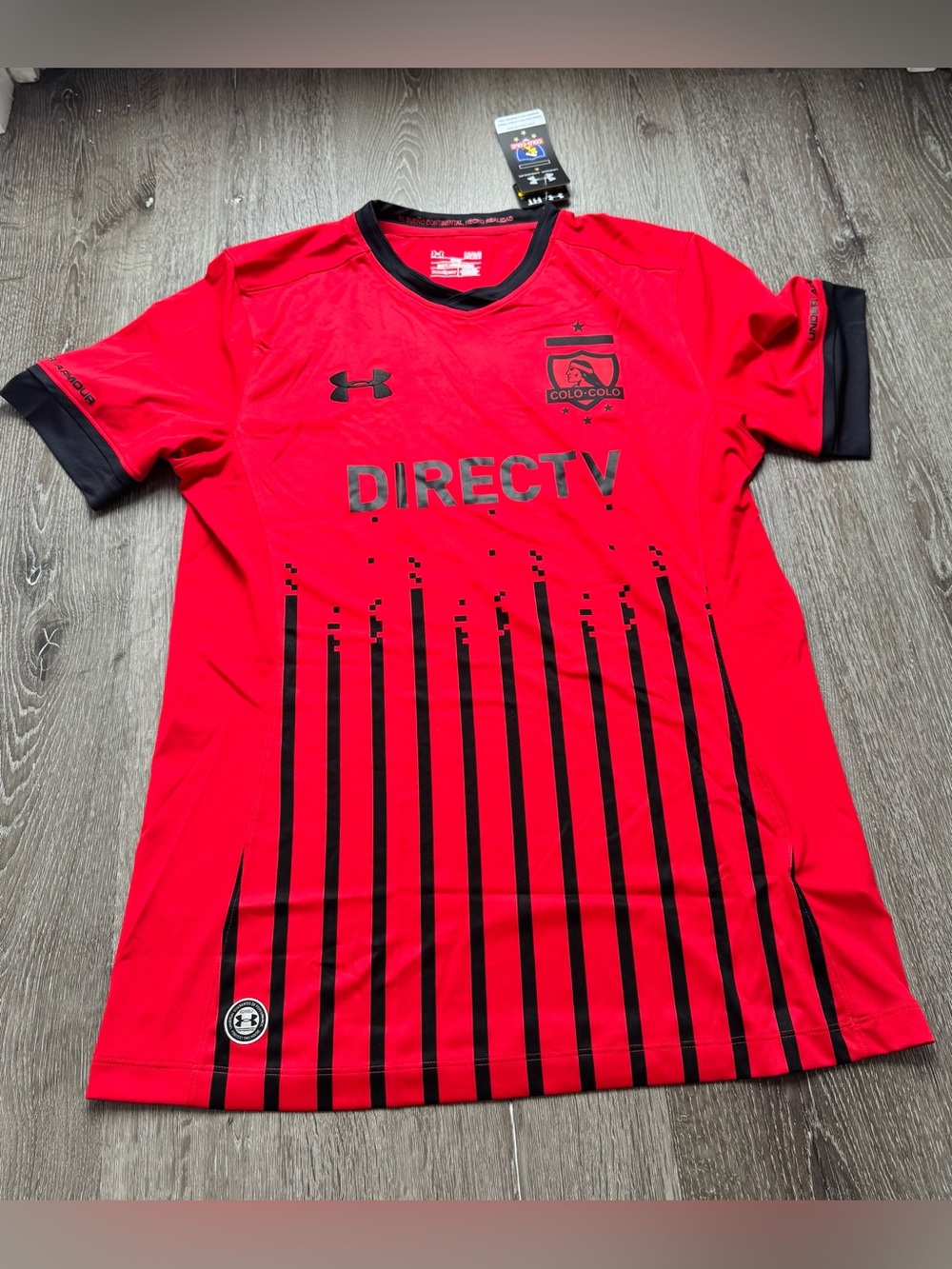 Under Armour Colo-Colo Away Soccer Jersey Red Black Mens Large NWT